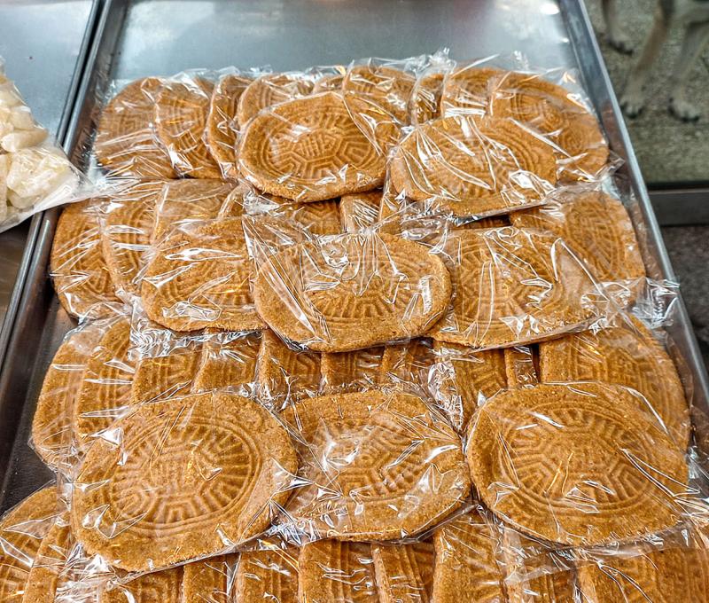 店內販售龜造型的傳統糕餅。照片拍攝者：海山文史團隊