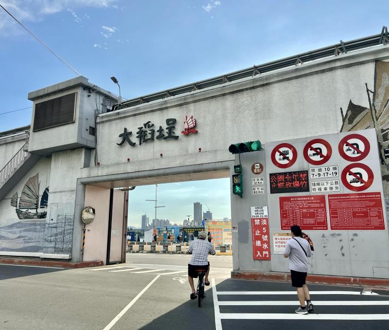 大稻埕碼頭淡五號水門外。(照片提供者:毛毓翔 / 拍攝日期:2025/08/21) 大稻埕碼頭淡五號水門外。(照片提供者:毛毓翔 / 拍攝日期:2025/08/21)