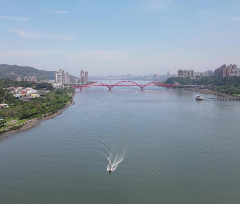 淡水河門戶:社子島視角的關渡大橋。(照片提供者:毛毓翔 / 拍攝日期:2024/10/21) 淡水河門戶:社子島視角的關渡大橋。(照片提供者:毛毓翔 / 拍攝日期:2024/10/21)
