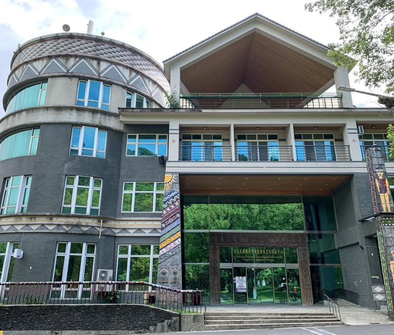 行政大樓 Administrative Building 照片拍攝者：原住民族委員會原住民族文化發展中心 / 拍攝日期：2022