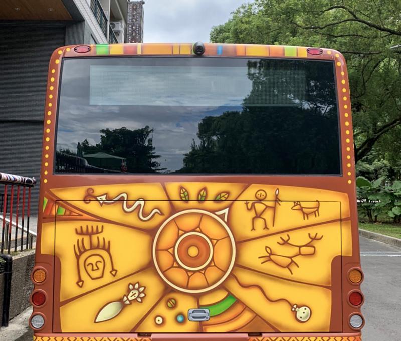 遊園車: 神話故事 /磊勒丹(排灣族) Myths and Legends - by Reretan Pavavalung /Paiwan 照片拍攝者：原住民族委員會原住民族文化發展中心 / 拍攝日期：2022