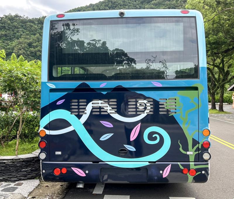 遊園車: 山林女神 /馬郁芳(排灣族) Forest Goddess by Aruwai Matilin /Paiwan 照片拍攝者：原住民族委員會原住民族文化發展中心 / 拍攝日期：2022