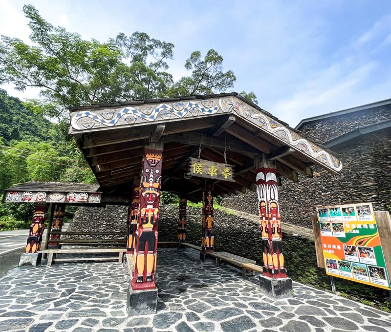 候車亭 Bus Shelter 照片拍攝者：原住民族委員會原住民族文化發展中心 / 拍攝日期：2022