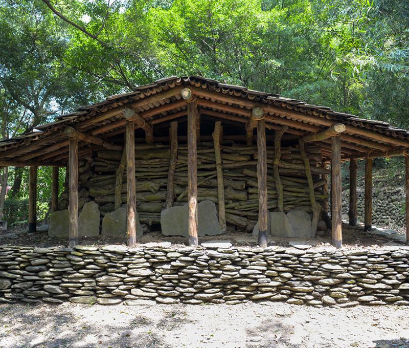 賽德克族傳統家屋 Traditional Sediq Dwelling 照片拍攝者：原住民族委員會原住民族文化發展中心 / 拍攝日期：2022