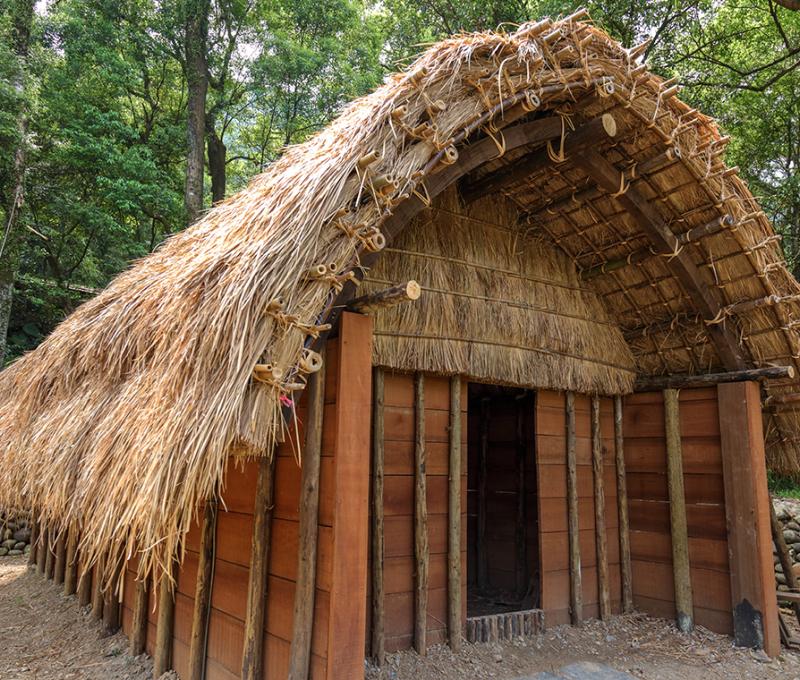 美巴拉社住家 Traditional Atayal House in Meibala Village 照片拍攝者：原住民族委員會原住民族文化發展中心 / 拍攝日期：2022