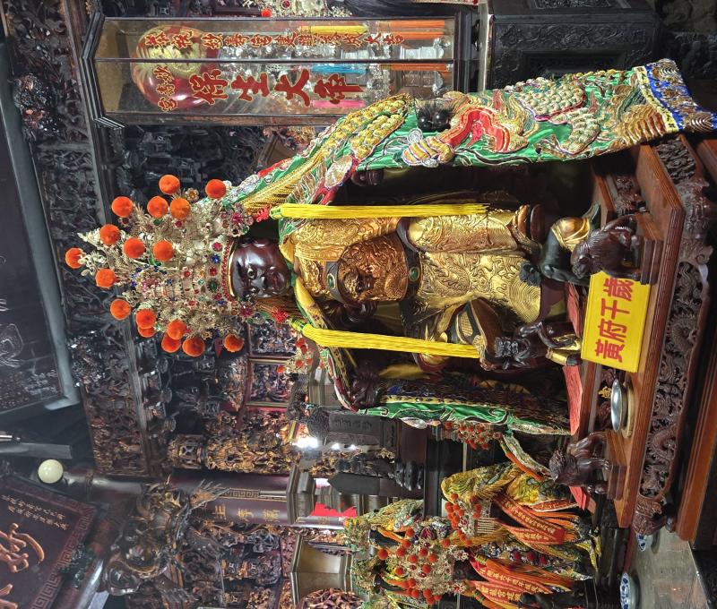 廟中的匾額與橫樑裝飾古色古香(照片提供者：街密小組 / 拍攝日期：2025/6/16)