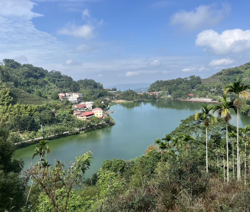 晴空下的麒麟潭（照片提供者：周炳言 / 拍攝日期：2025/10/25）