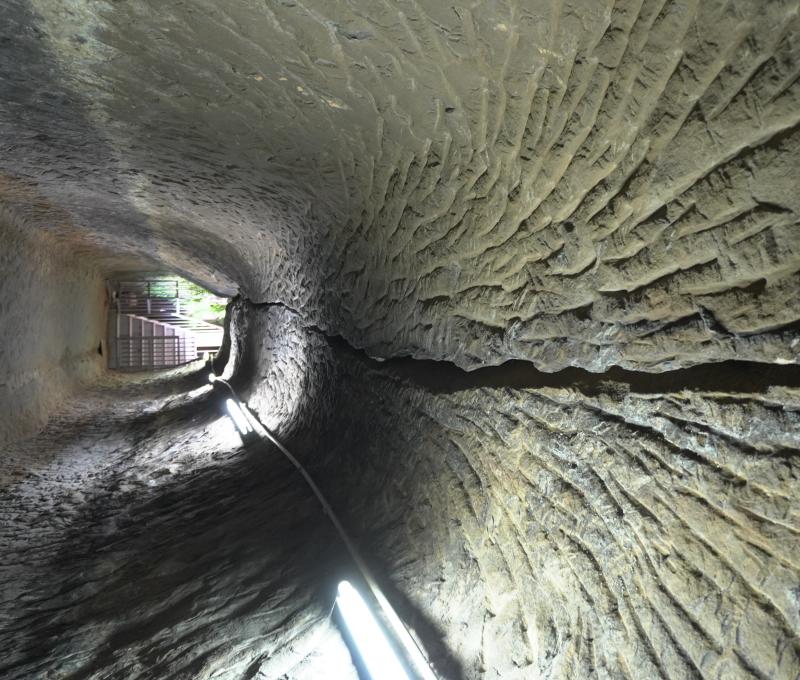 引水石腔內部可清楚見有鑿痕／照片提供者：毛毓翔 / 拍攝日期：2025/05/27