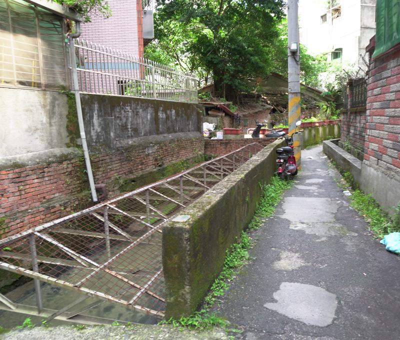 大坪林圳道(新店後街與國校路交叉口巷內)／照片提供者：毛毓翔 / 拍攝日期：2025/05/27