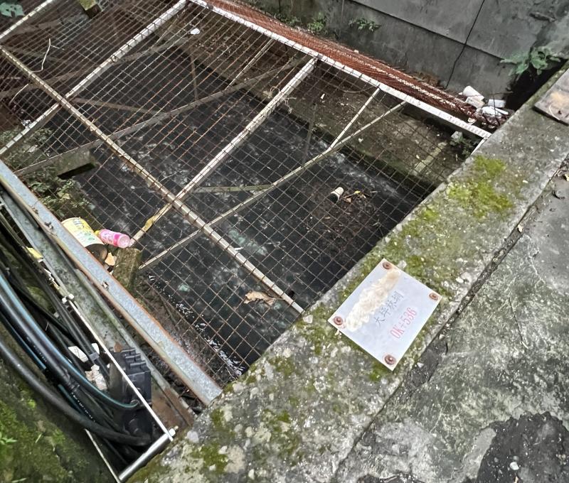 鐵網上標有「大坪林圳」牌／照片提供者：毛毓翔 / 拍攝日期：2025/05/27