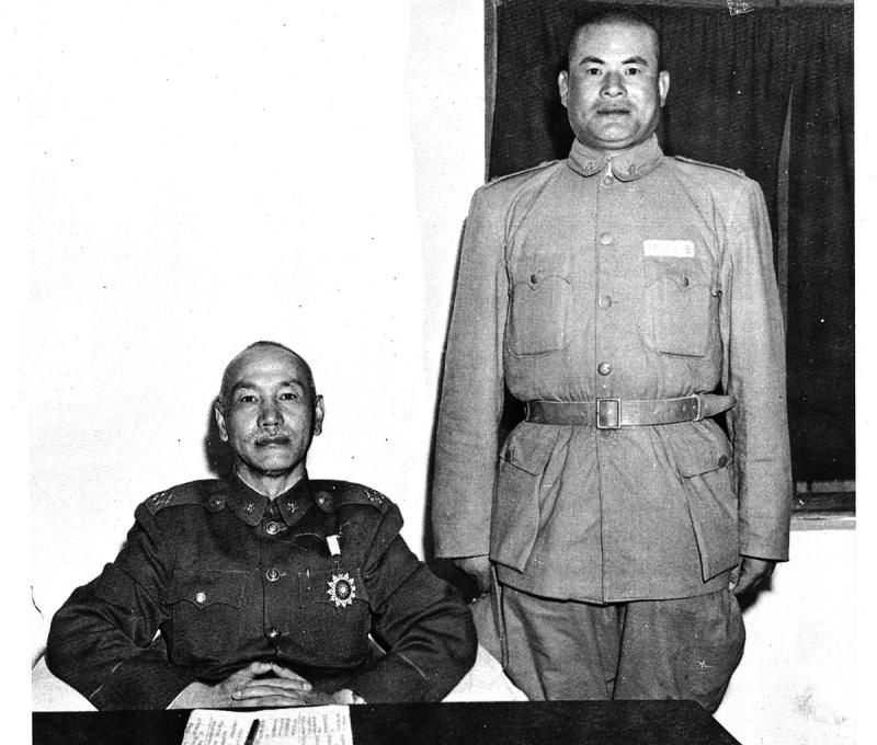 1945年抗日英雄高芳先赴南京,接受蔣委員長召見表揚。(翻攝:高芳先先生紀念集) 1945年抗日英雄高芳先赴南京,接受蔣委員長召見表揚。(翻攝:高芳先先生紀念集)
