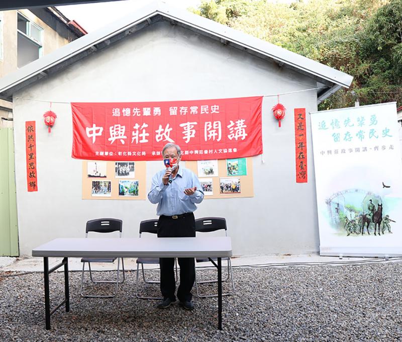 許雅婷緬懷父母辛勞以及榮輔處長官對中興莊的全力支持。(照片提供：楊秋蘋)
