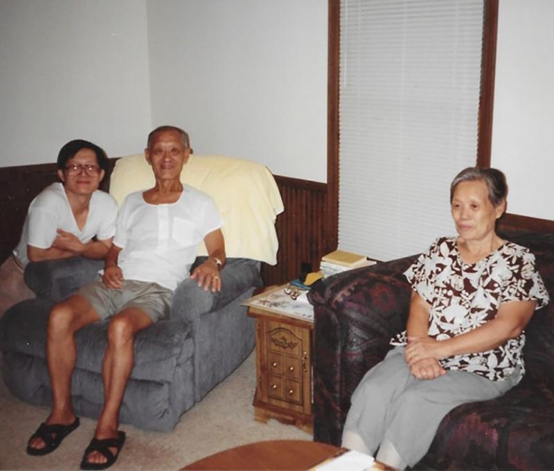 父親陳象柯。母親紀翔1995年曾到美國探望博士兒子,離別時相擁而泣。(照片提供:陳文政) 父親陳象柯。母親紀翔1995年曾到美國探望博士兒子,離別時相擁而泣。(照片提供:陳文政)