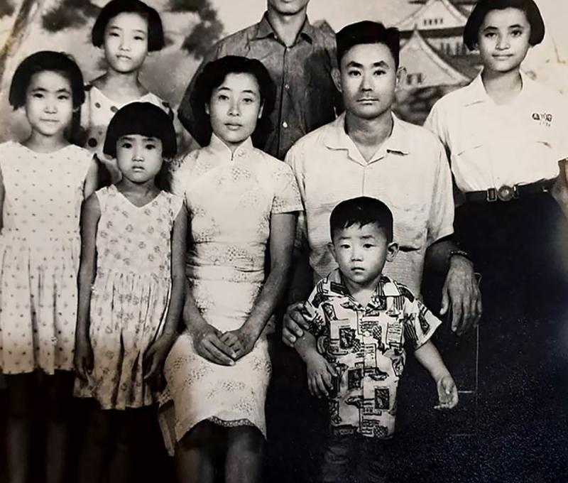 劉美英初中暑假到台鳳工廠打工賺學費,曾經兩度昏倒卻不放棄。(照片提供:劉美英) 劉美英初中暑假到台鳳工廠打工賺學費,曾經兩度昏倒卻不放棄。(照片提供:劉美英)