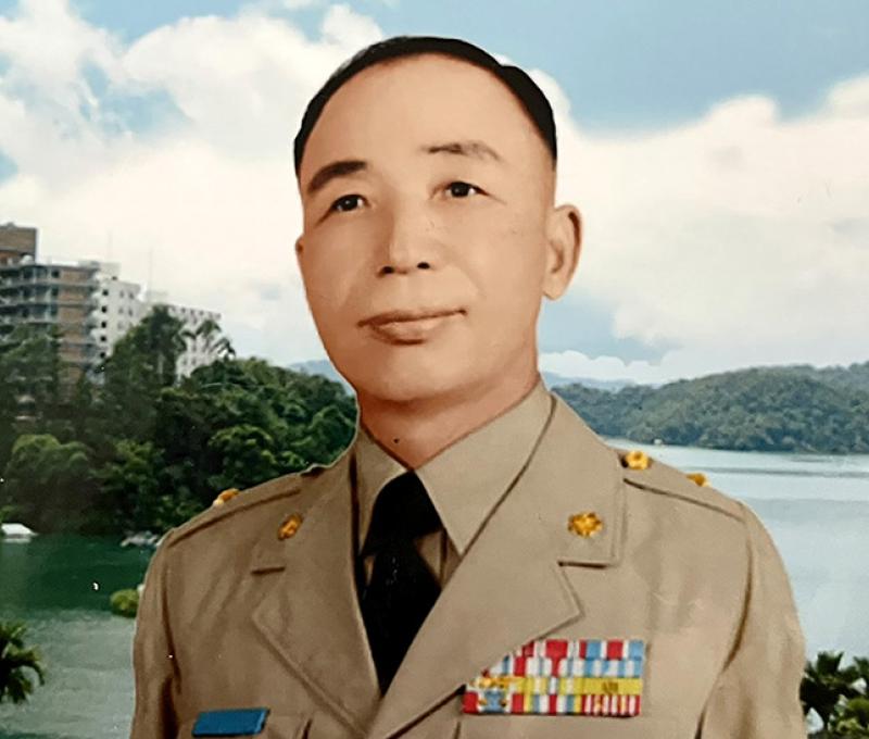 中興莊首位少將孫建功1981年奉徵為改制後第一任彰化榮輔處處長。(照片提供:孫箴華) 中興莊首位少將孫建功1981年奉徵為改制後第一任彰化榮輔處處長。(照片提供:孫箴華)