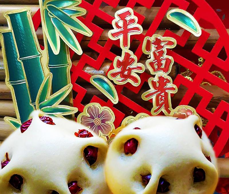 過年來個棗餑餑，祝福「吃個棗，過得好」！(照片提供：楊秋蘋)