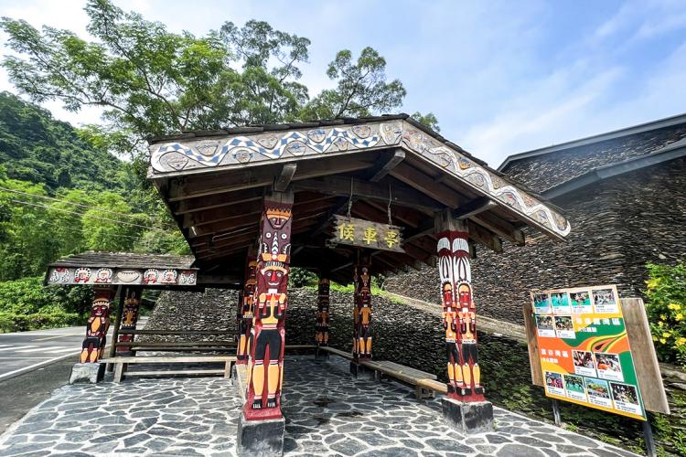 09候車亭&遊園車 Bus Shelter & Park Shuttles