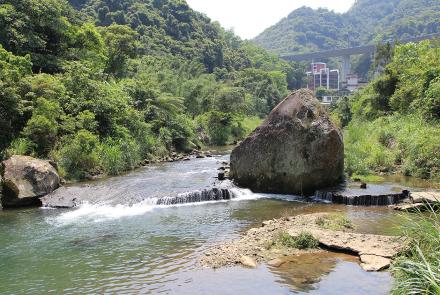 04淡蘭古道石碇外按古道大石公