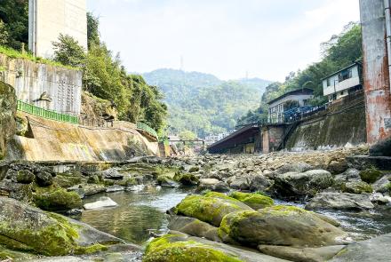 11龍盤巨石護河川