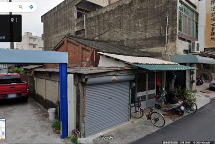 清木屋斜對面樂法記帳代書旁平房前